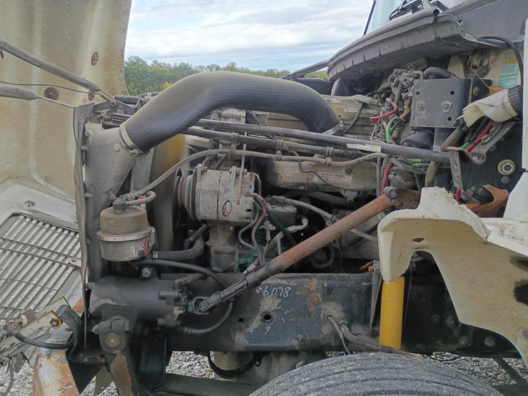 2003-freightliner-fl106-image-12