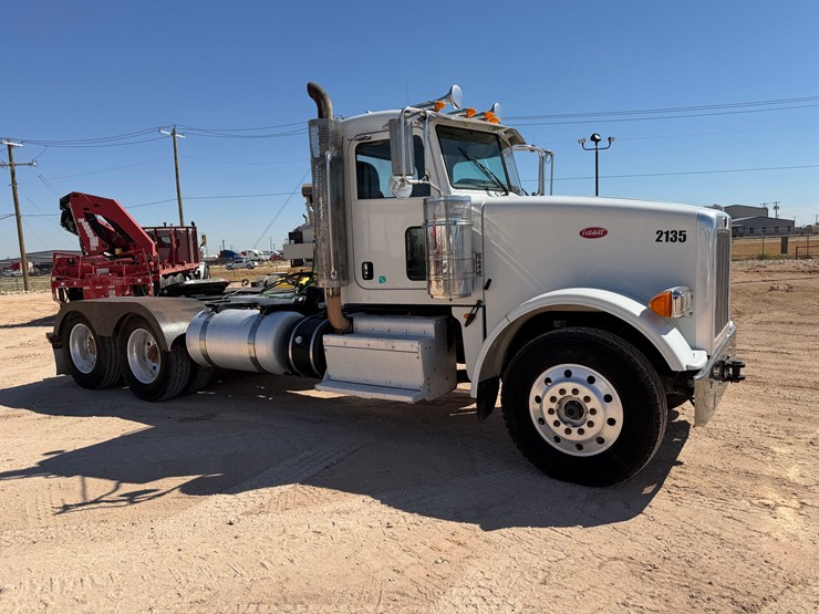 2012-peterbilt-367-image-5