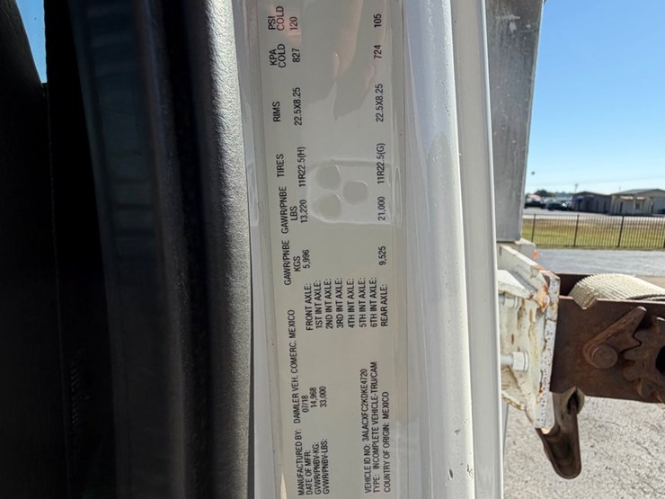 2019-freightliner-m2-106-image-54