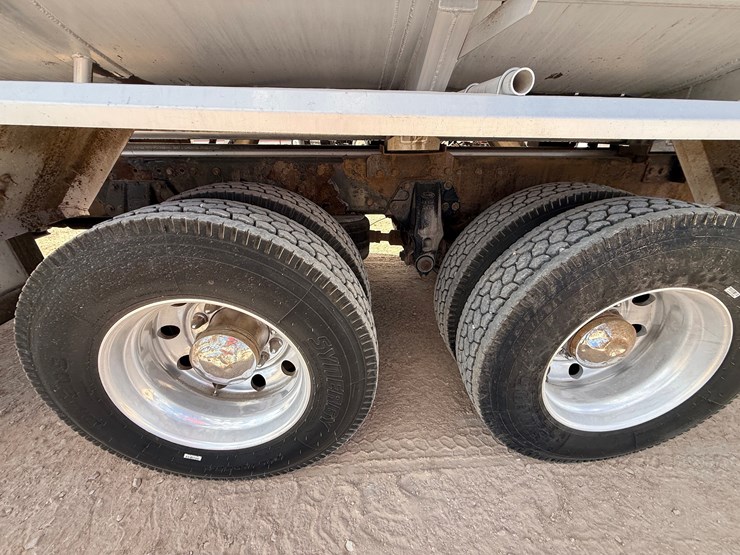2008-peterbilt-389-image-14