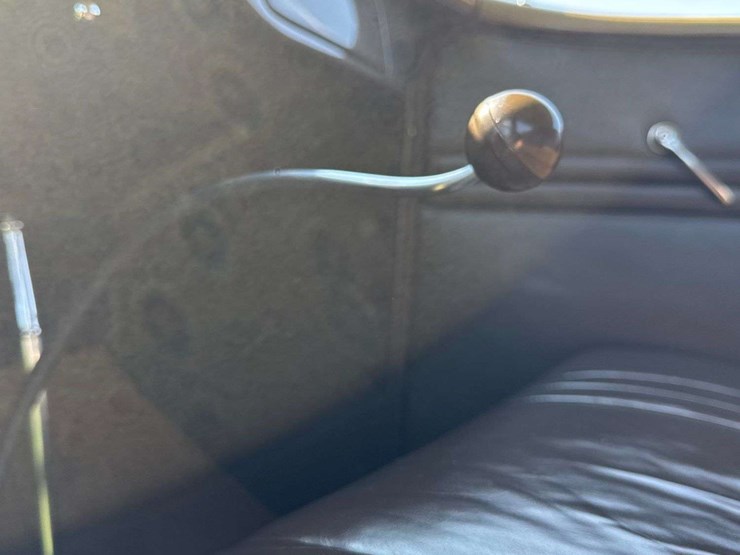 1935-ford-deluxe-phaeton-image-76