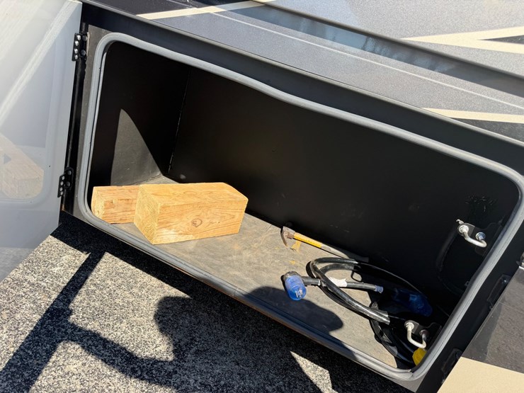 2018-ford-f550-image-17