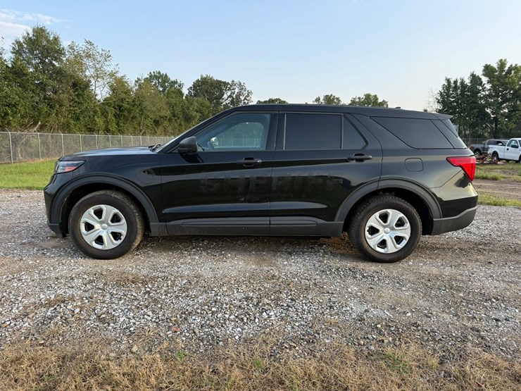 2020-ford-explorer-image-8