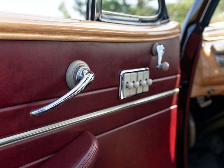 1947-ford-super-deluxe-sportsman-image-37