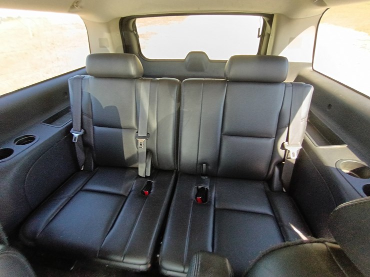 2010-chevrolet-suburban-image-77