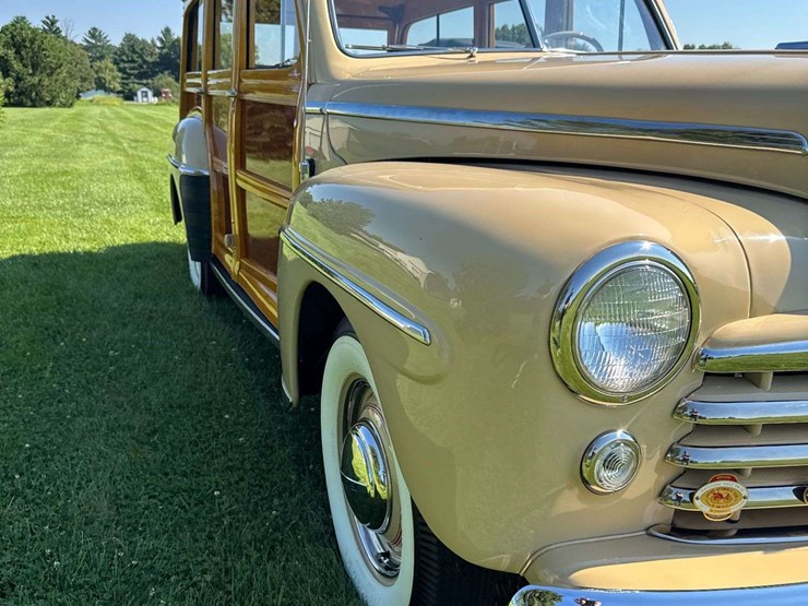 1947-ford-super-deluxe-woody-wagon-image-42