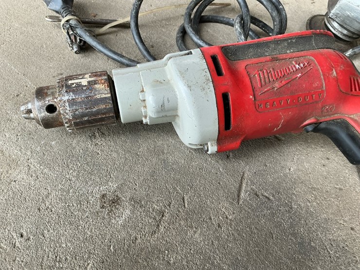 #111-•-milwaukee-0300-20-1/2"-corded-drill-and-black-&-decker-bdeg400-4.5"-angle-grinder-image-6