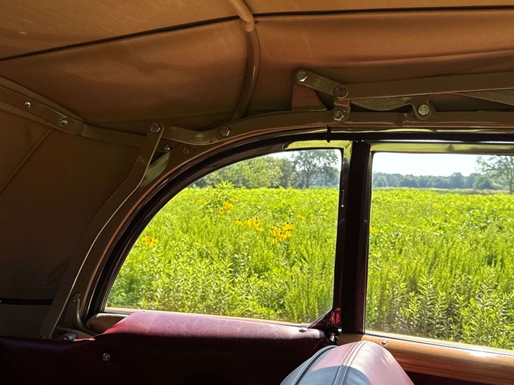 1947-ford-super-deluxe-sportsman-image-137
