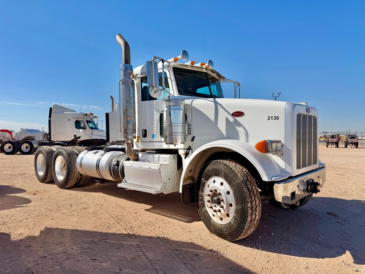 2012-peterbilt-367-image-2