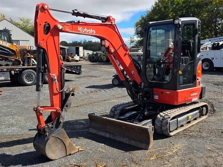 2025-kubota-kx033-4-image-1
