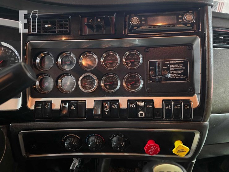 2009-kenworth-t800-image-14