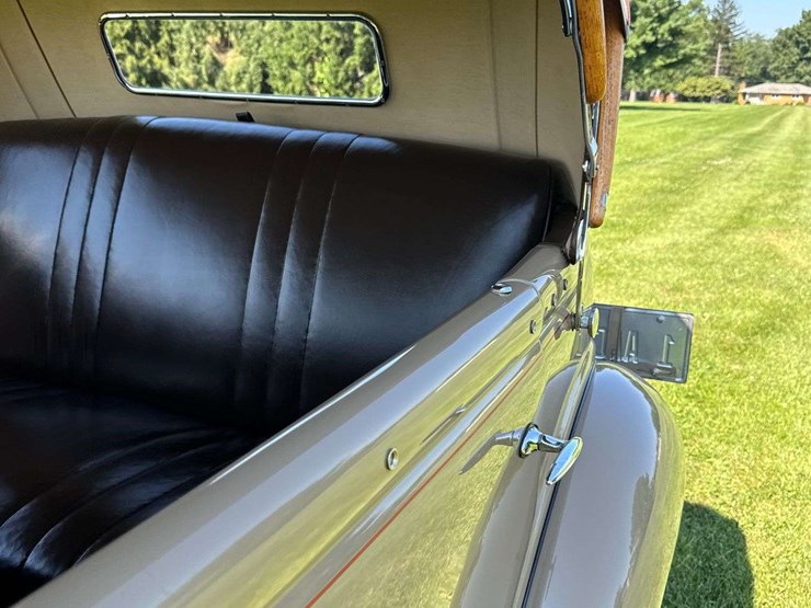 1935-ford-deluxe-phaeton-image-66