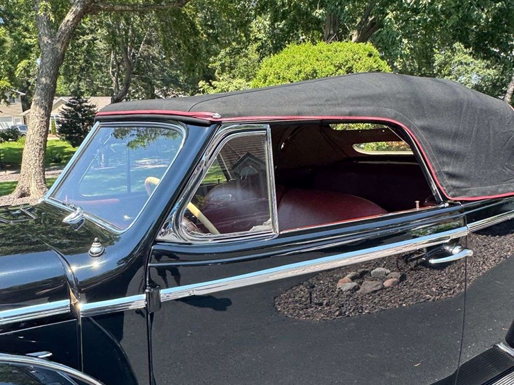 1939-cadillac-series-90-v-16-convertible-coupe-image-3
