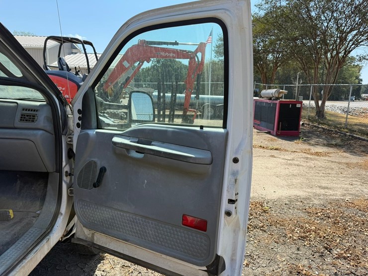 2004-ford-f450-image-49