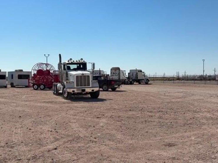 2012-peterbilt-367-image-1