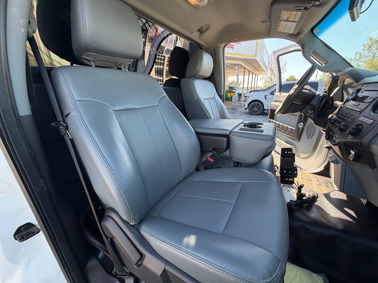 2016-ford-f550-image-26