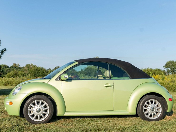 2005-volkswagen-new-beetle-gls-convertible-16,500-original-miles-image-13