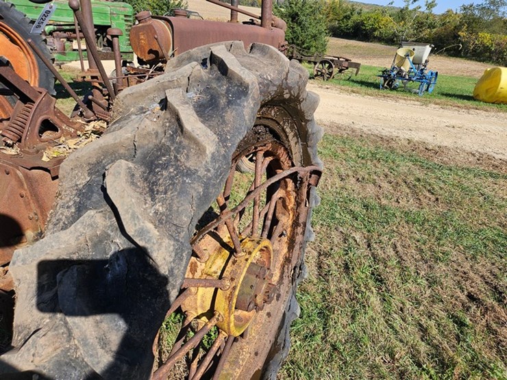 john-deere-model-b-image-21