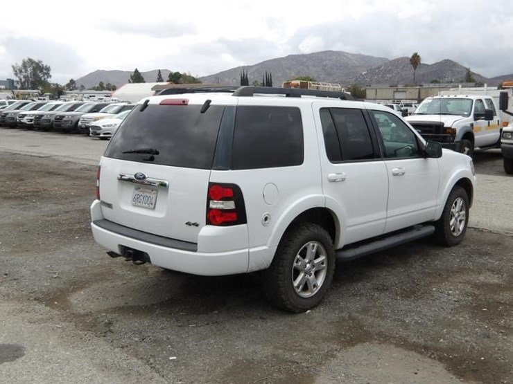 2010-ford-explorer-image-3