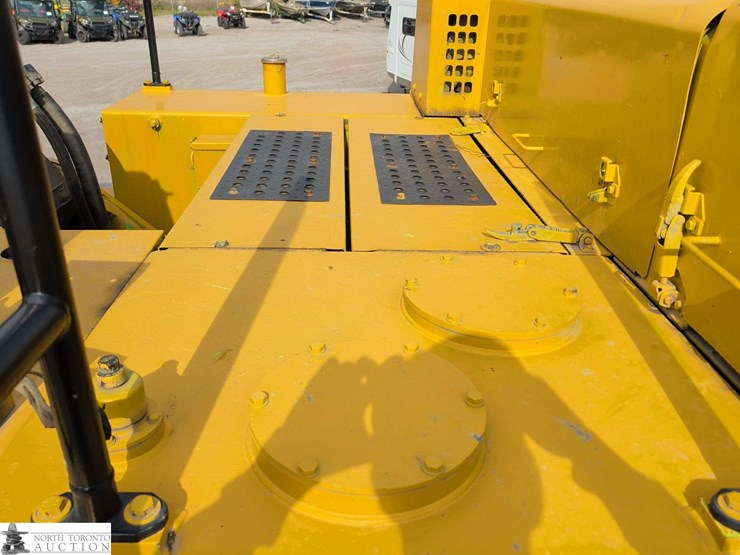 2010-john-deere-450-image-51