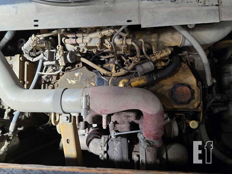 2016-caterpillar-ap-600f-image-31