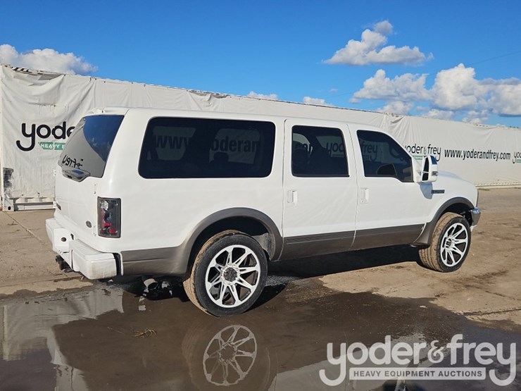 2001-ford-excursion-image-4