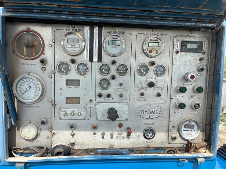 2001-peterbilt-362-image-12