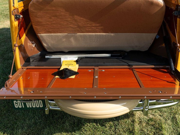 1947-ford-super-deluxe-woody-wagon-image-95