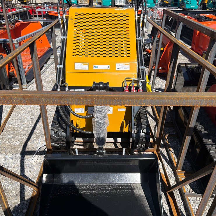 #841 • AGT MX-CRT23 Mini Skid Steer