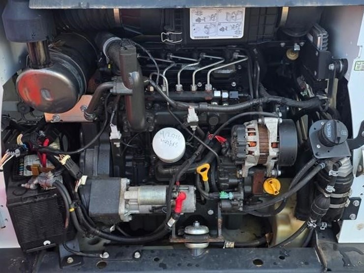 2018-bobcat-s550-image-40