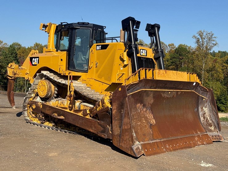 2019-caterpillar-d8t-image-1