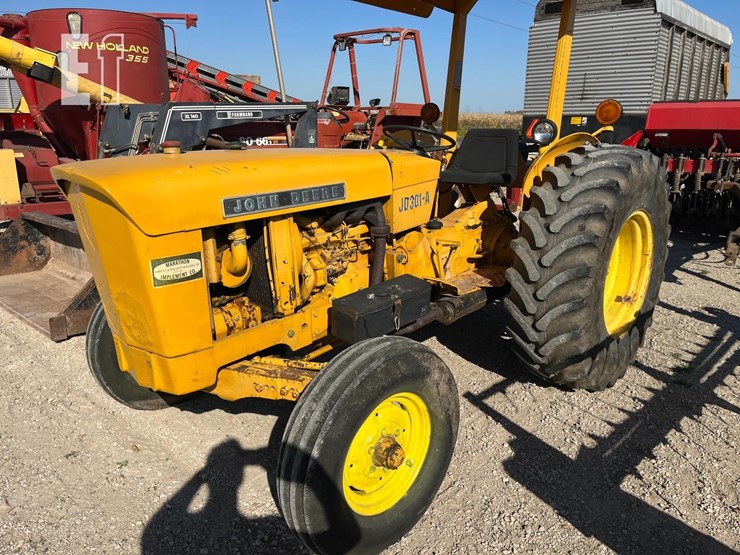 2021-john-deere-301a-image-1