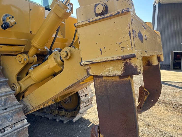 2019-caterpillar-d8t-image-24