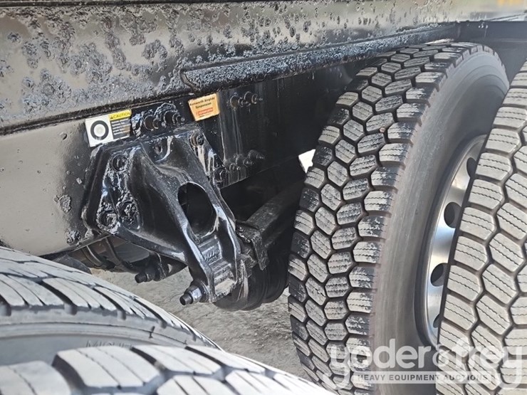 2017-kenworth-t880-image-23