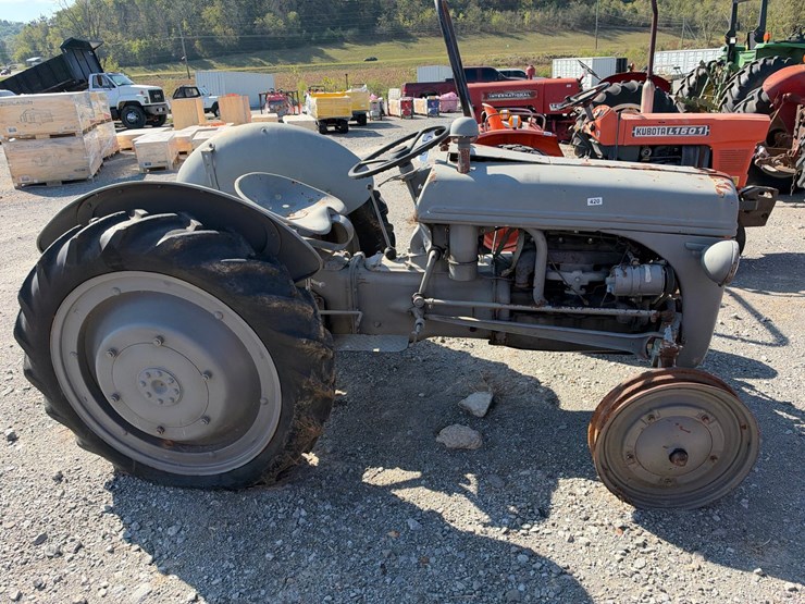 ford-tractor-image-1