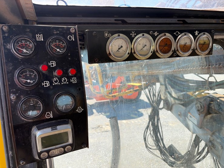 2011-atlas-copco-ecm660-iv-image-32