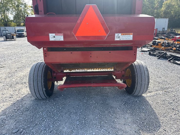 new-holland-br7060-image-7