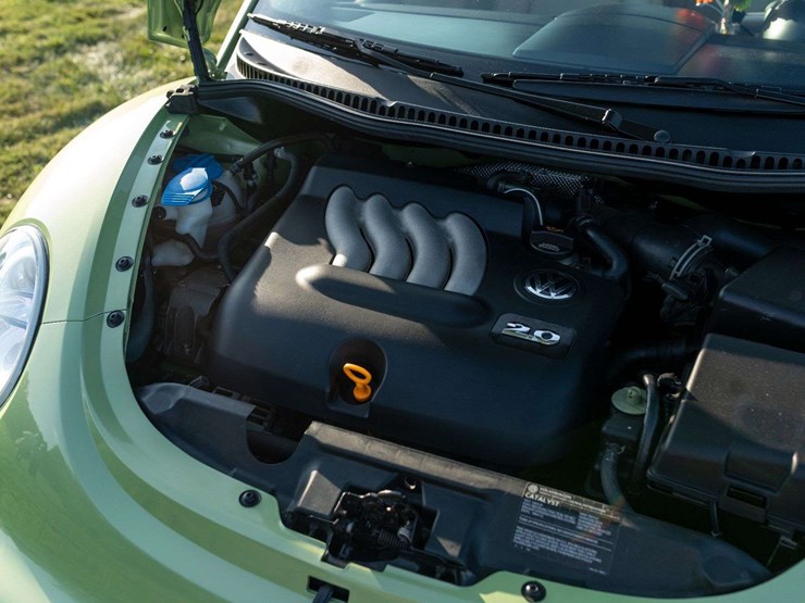 2005-volkswagen-new-beetle-gls-convertible-16,500-original-miles-image-16