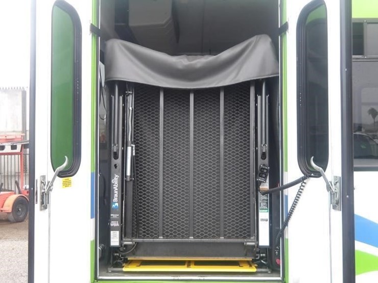 2016-ford-e450-image-14