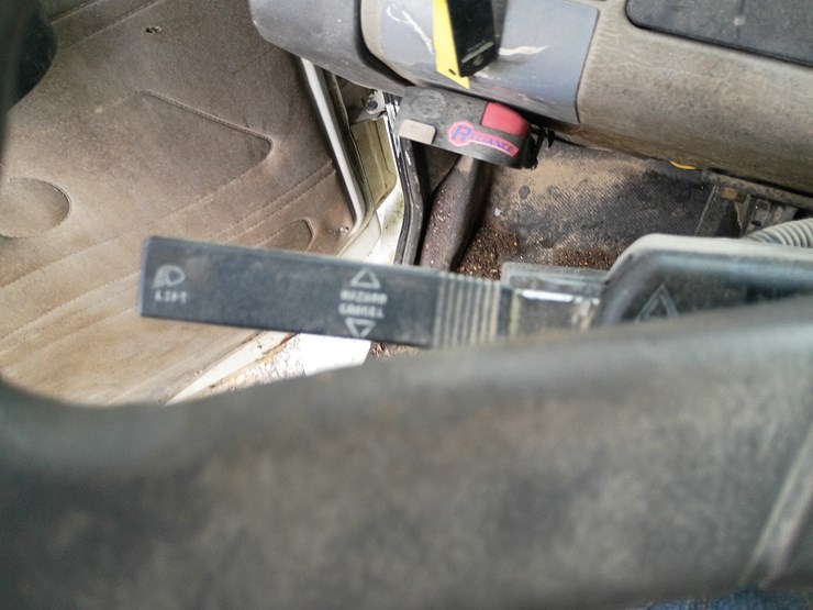 2003-freightliner-fl106-image-48