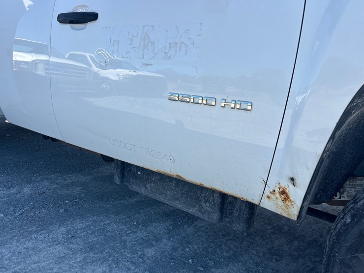 2013-chevrolet-3500-image-8