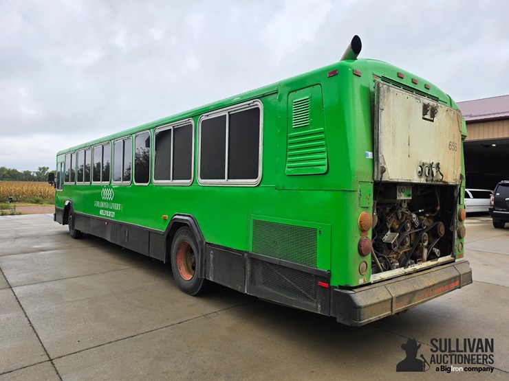 2000-gillig-party-bus-image-7
