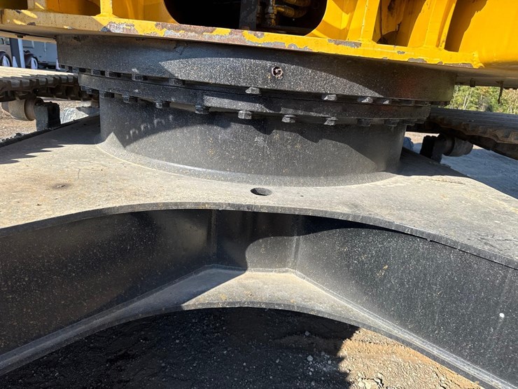 2022-deere-210g-lc-image-18