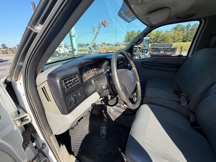 2008-ford-f650-image-32