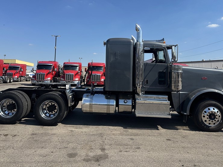 2016-peterbilt-389-image-7