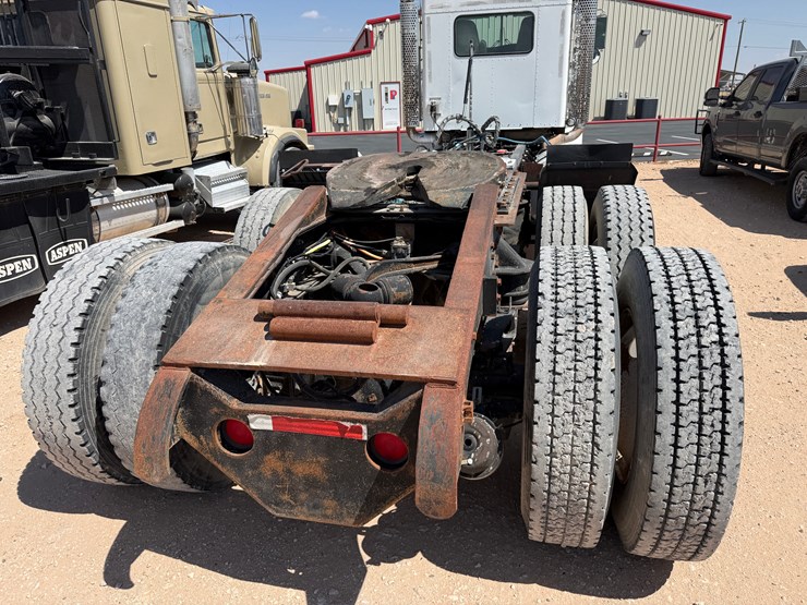 2009-kenworth-t800-image-6