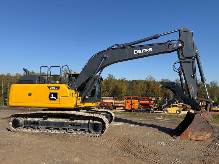 2022-deere-210g-lc-image-2