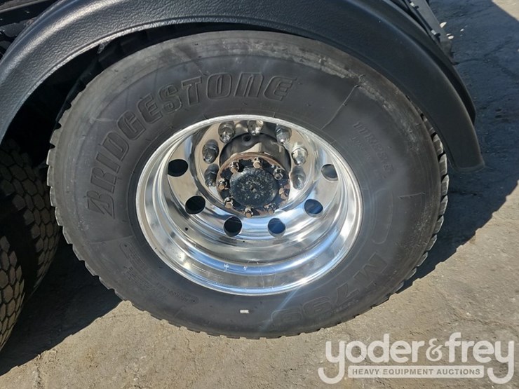 2016-kenworth-w900-image-10