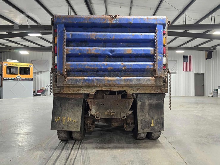 2005-mack-granite-cv713-image-8
