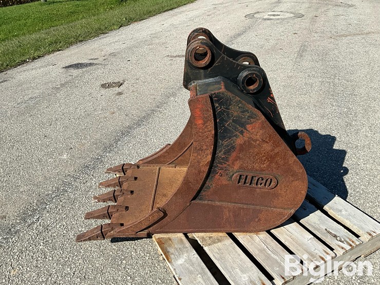 2020-fleco-sy60-24”-toothed-mini-excavator-bucket-image-8